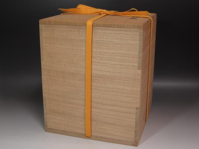 【セール】☆　12代今泉今右衛門　錦唐花模様花瓶　存在感ある一品です☆y252