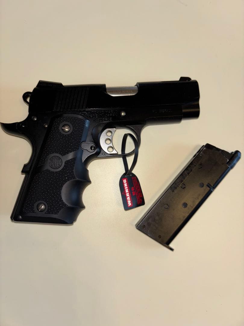 東京マルイ V10 ウルトラコンパクト　ガスブローバック　予備マガジン2個付き