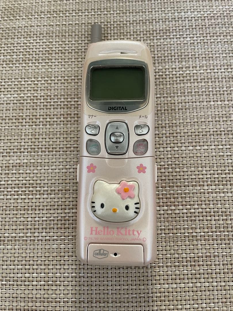 希少】ハローキティ 携帯電話 セルラーDIGITAL D202K - メルカリ