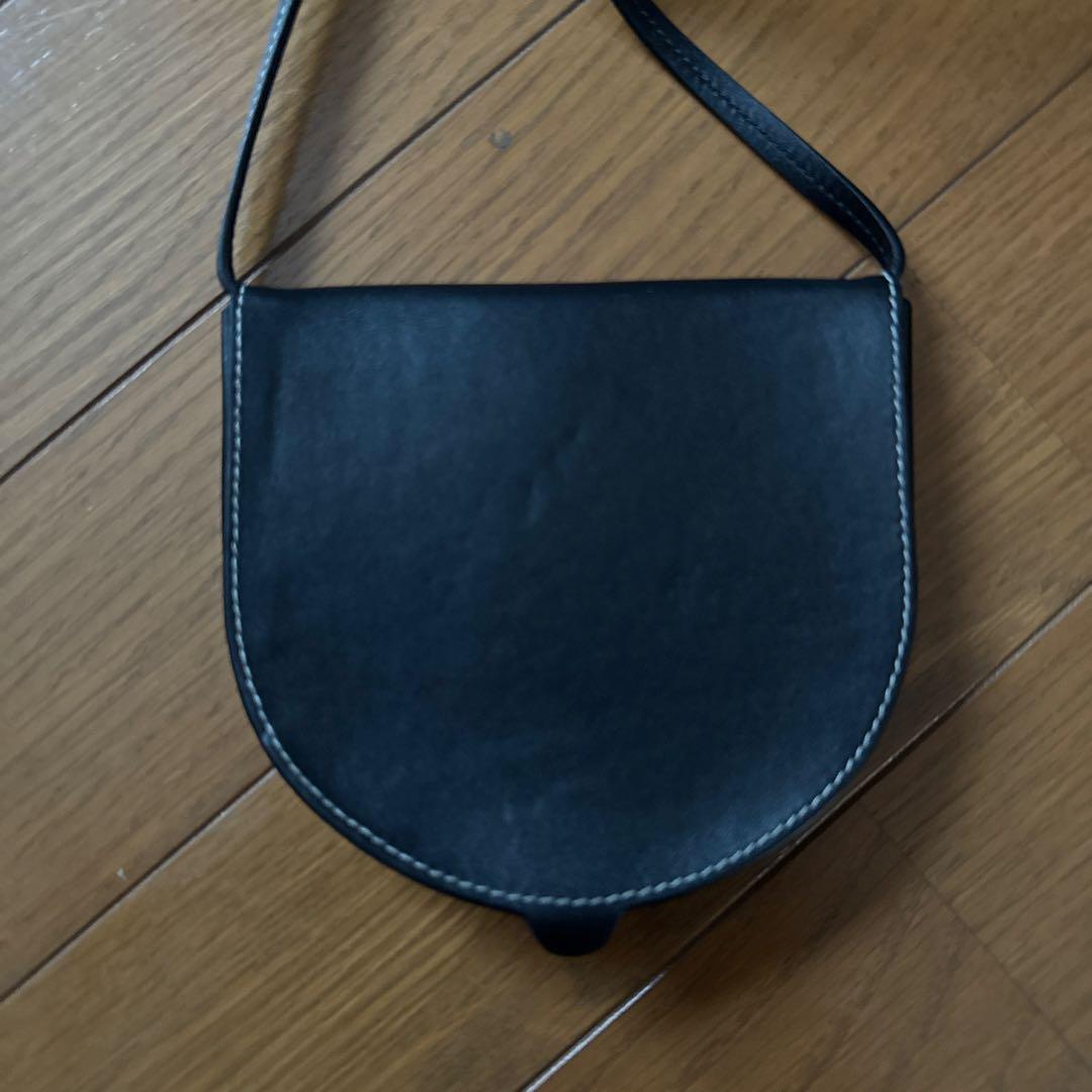 LOEWE ブラックレザー ケース ショルダー