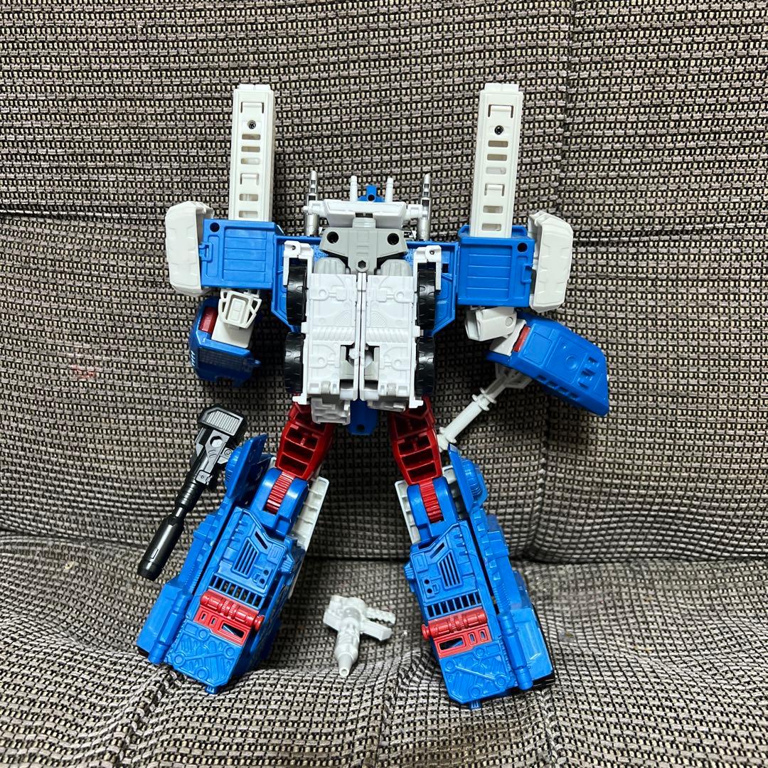 トランスフォーマーレジェンズ　ウルトラマグナス+PC-17