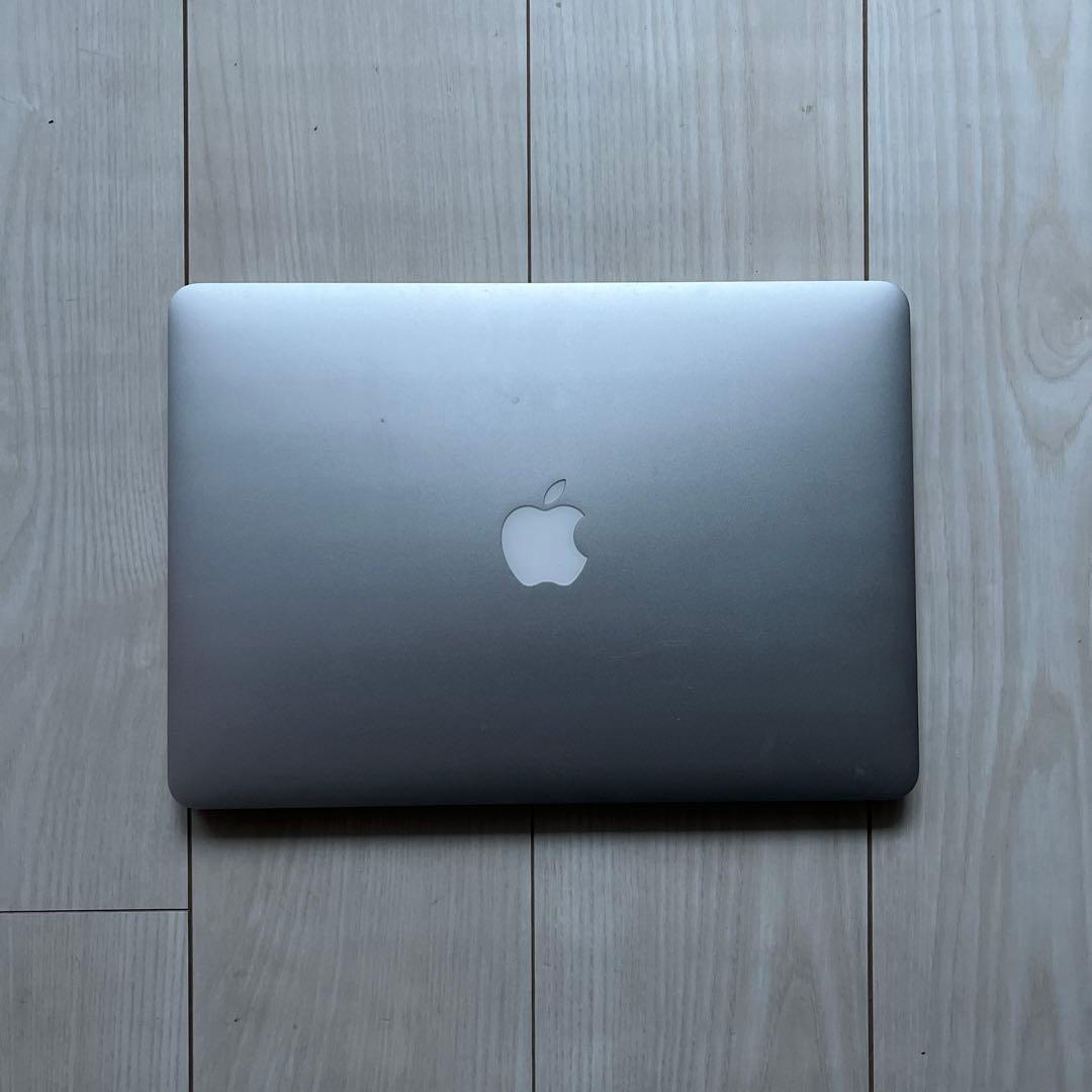 MacBook Pro, AirPods Pro, Apple Watch 7