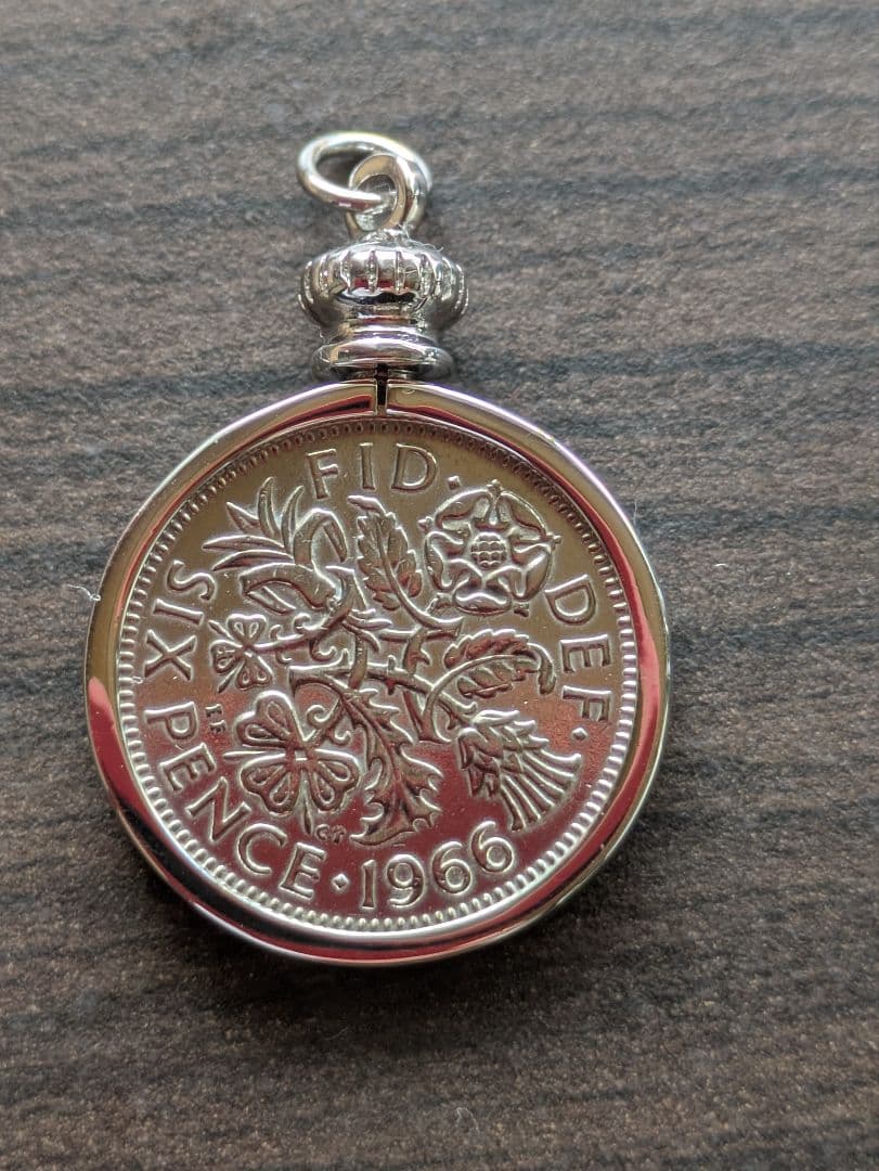 1966年 シックスペンスコイン チェーン無し - メルカリ