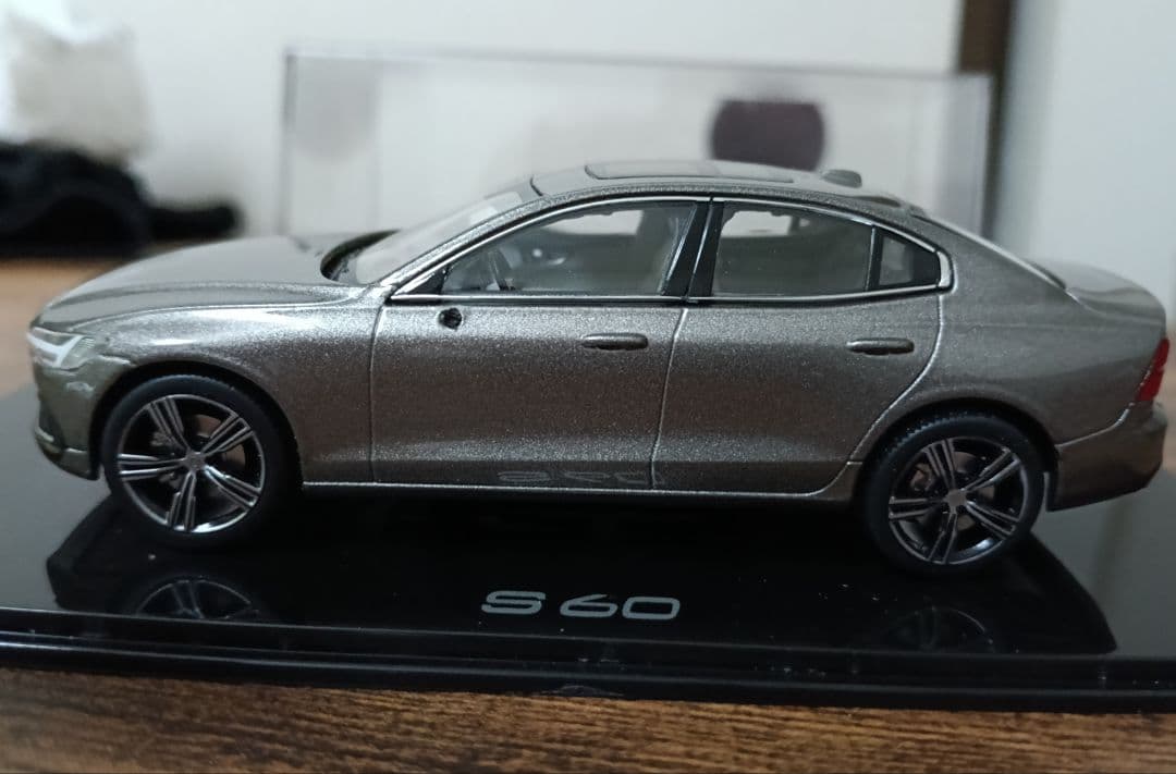 ボルボ特注 ノレブ 1/43 ボルボ S60 Pebble Greyケース付き