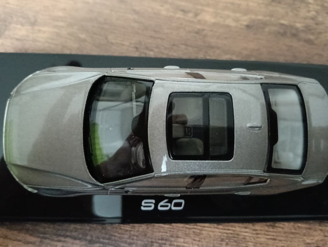 ボルボ特注 ノレブ 1/43 ボルボ S60 Pebble Greyケース付き