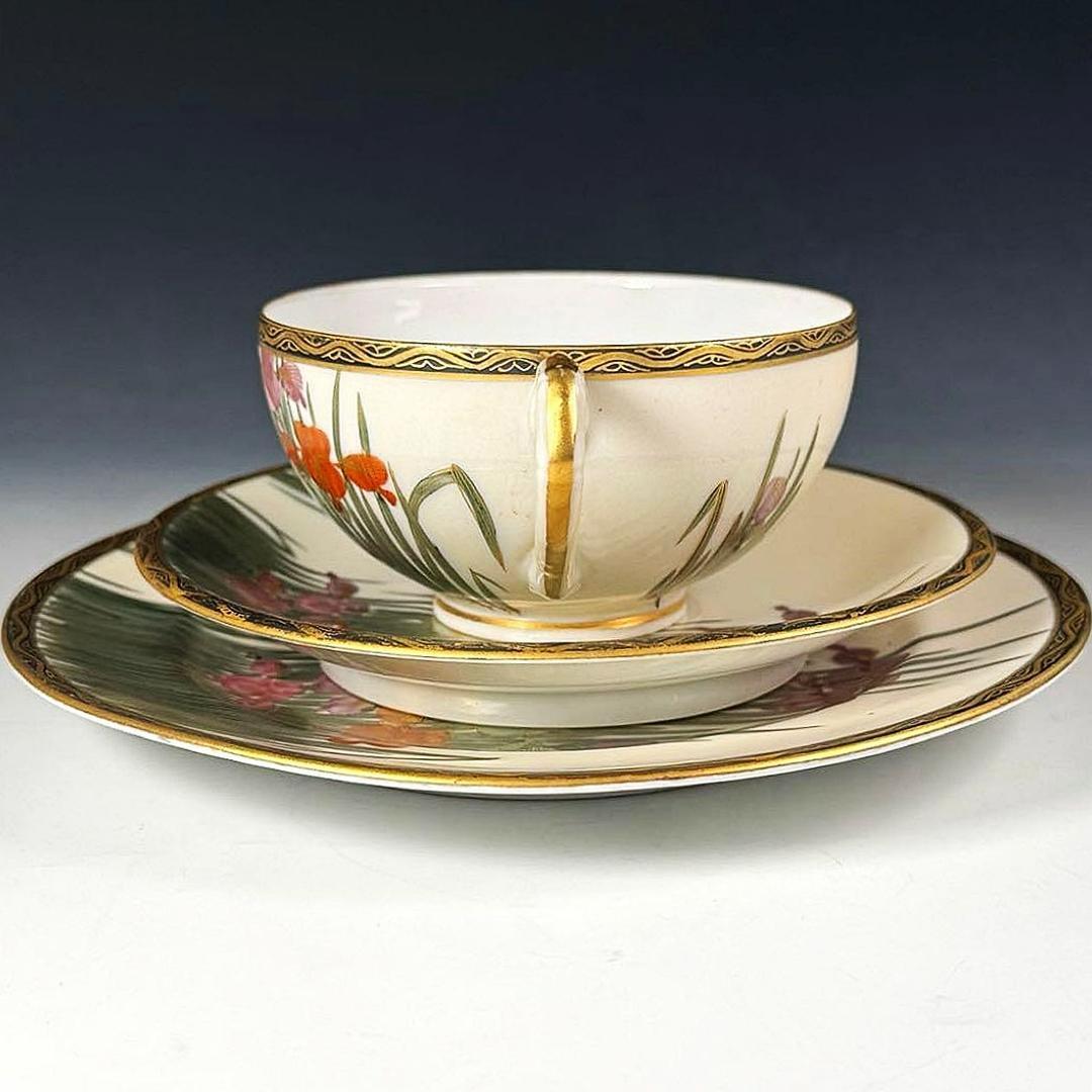 極美品□オールドニッポン 薩摩 エッグシェル 金彩 菖蒲図紋