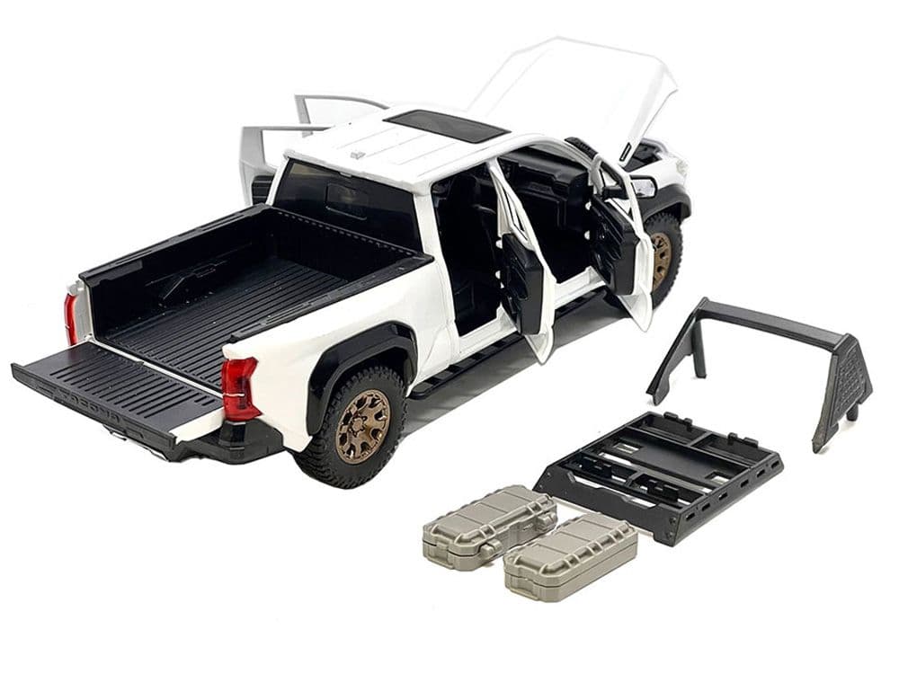 ミニカー TOYOTA TACOMA TRAILHUNTER (WHITE)