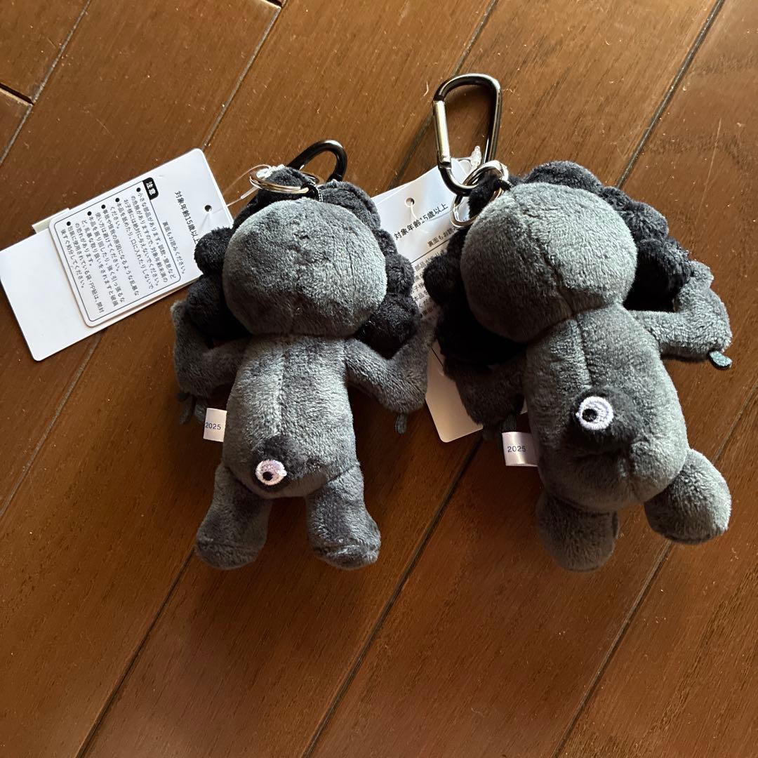 黒ミャクミャク立ち、座り、2体セットカラビナ付き