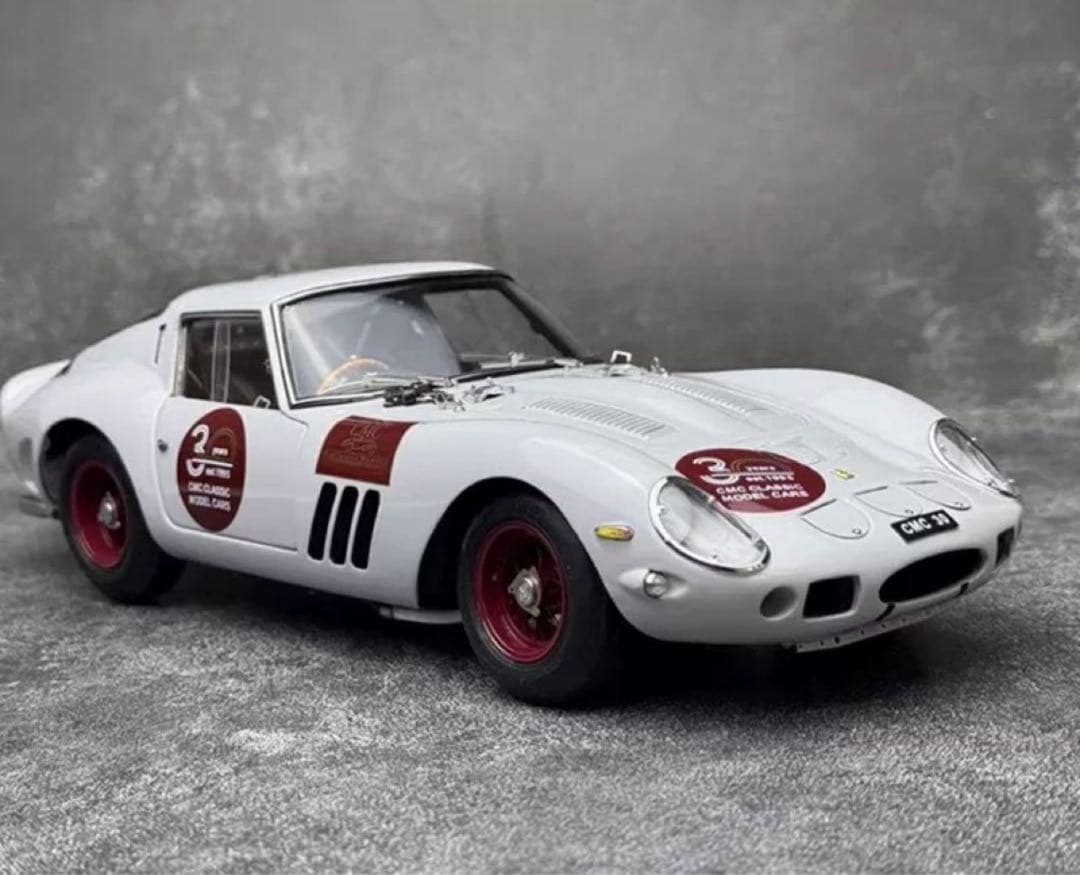 新品 未使用 CMC 1/18 フェラーリ 250 GTO 30周年ミニカー