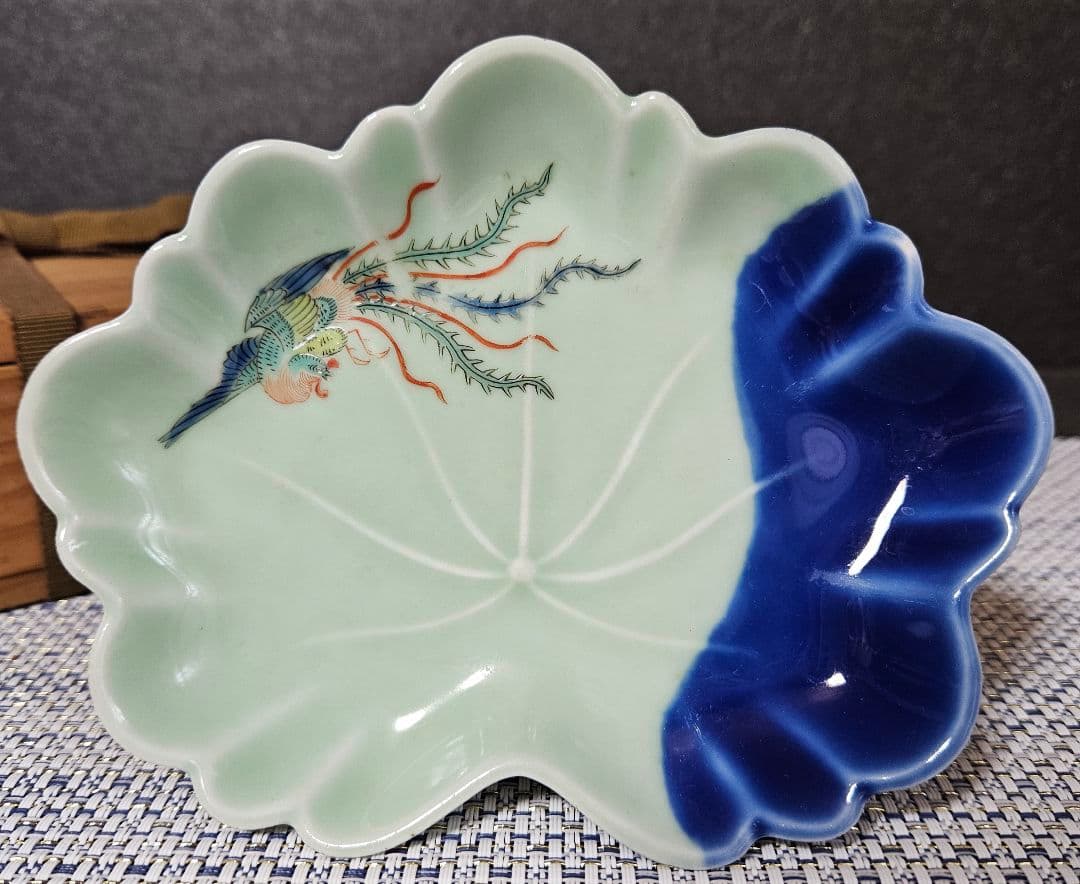 名品 ❗】江戸時代 柿右衛門様式 青磁瑠璃釉 蓮葉形 極細密 鳳凰