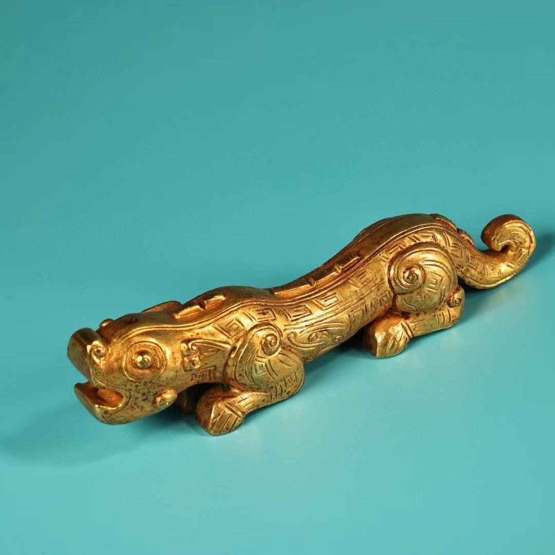 中国古美術・旧蔵鎏金の虎符・兵符・純銅製・高浮彫・置物・書道具・文房具・風水開運