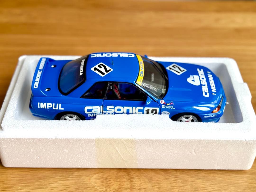 ミニカー AUTOart SKYLINE GT-R (R32) CALSONIC #12