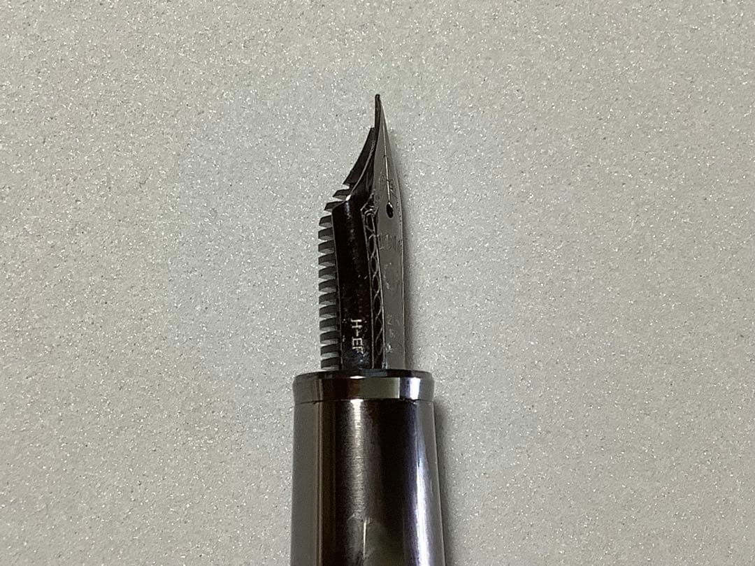 セーラーの万年筆 ブラックラスター ペン先: EF 【不良個所あり