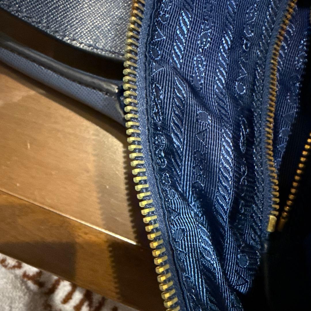 PRADA ブルーハンドバッグ