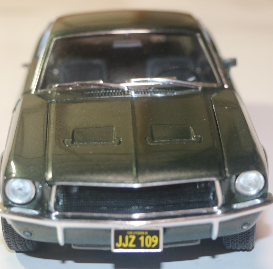 フォード　ムスタングＧＴ　１／１８（映画ブリットのマックィーン使用車と同型です）