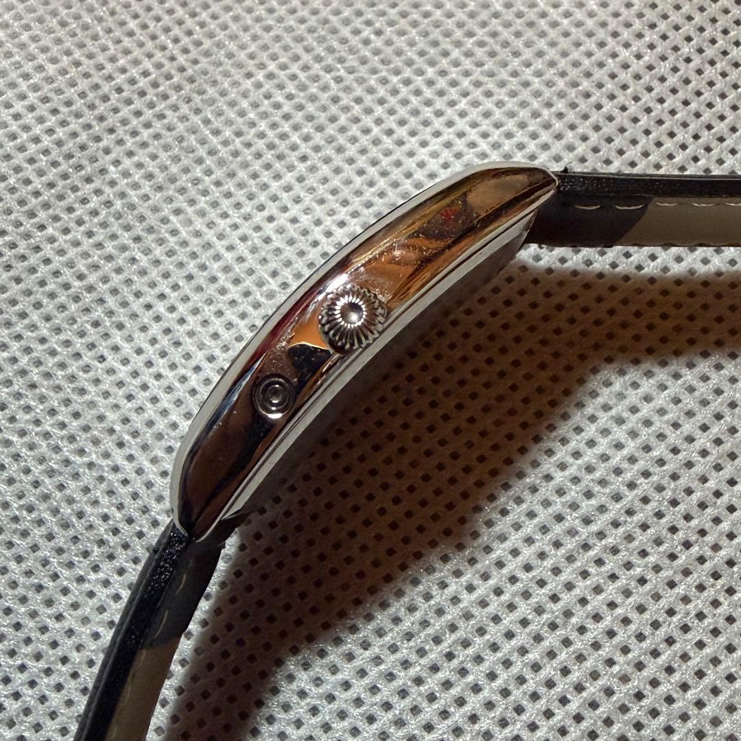 フレデリックコンスタント トノー シルバー文字盤 クォーツ 中古品