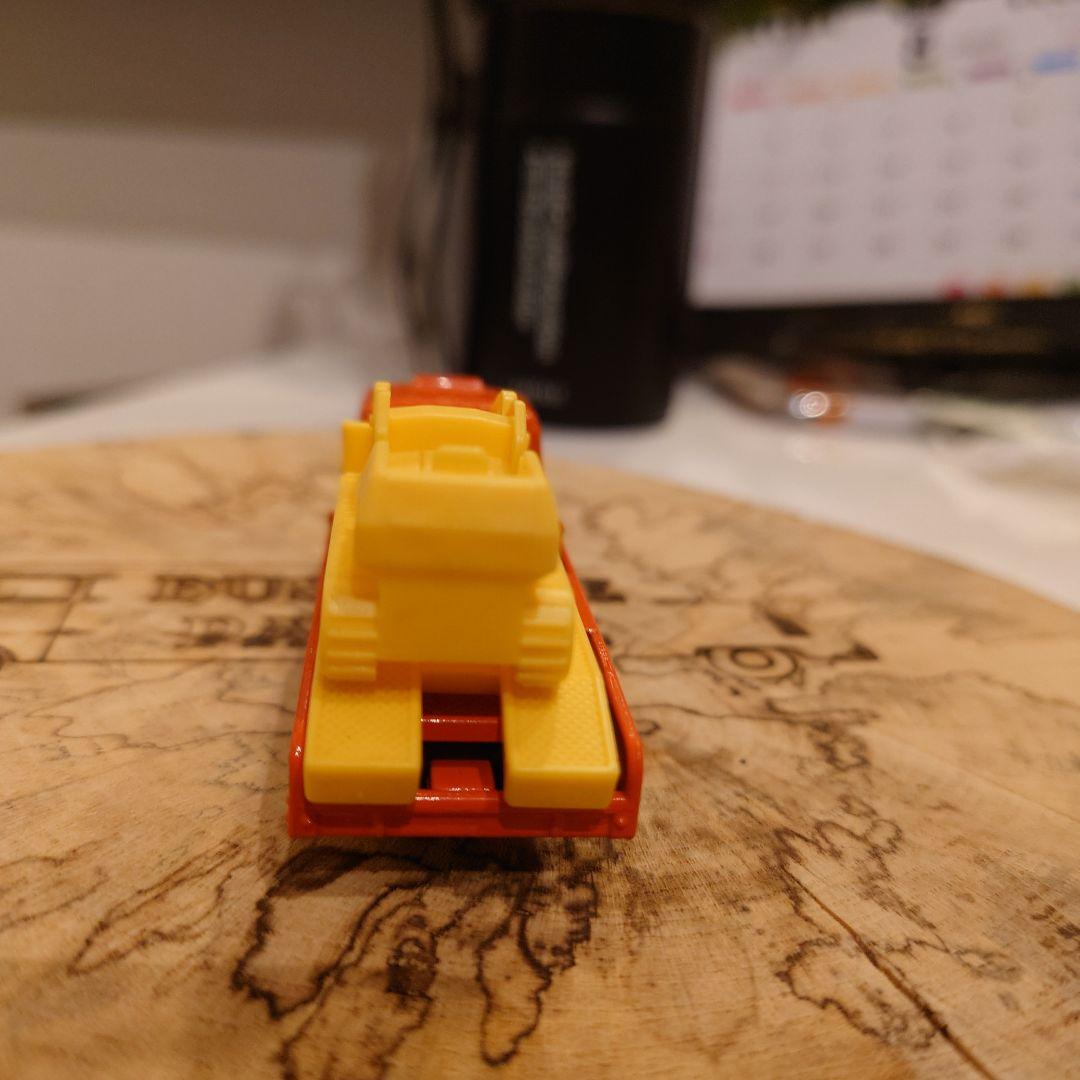 赤箱トミカ 56　UDトラックス コンドルブルドーザーキャリア　日本製