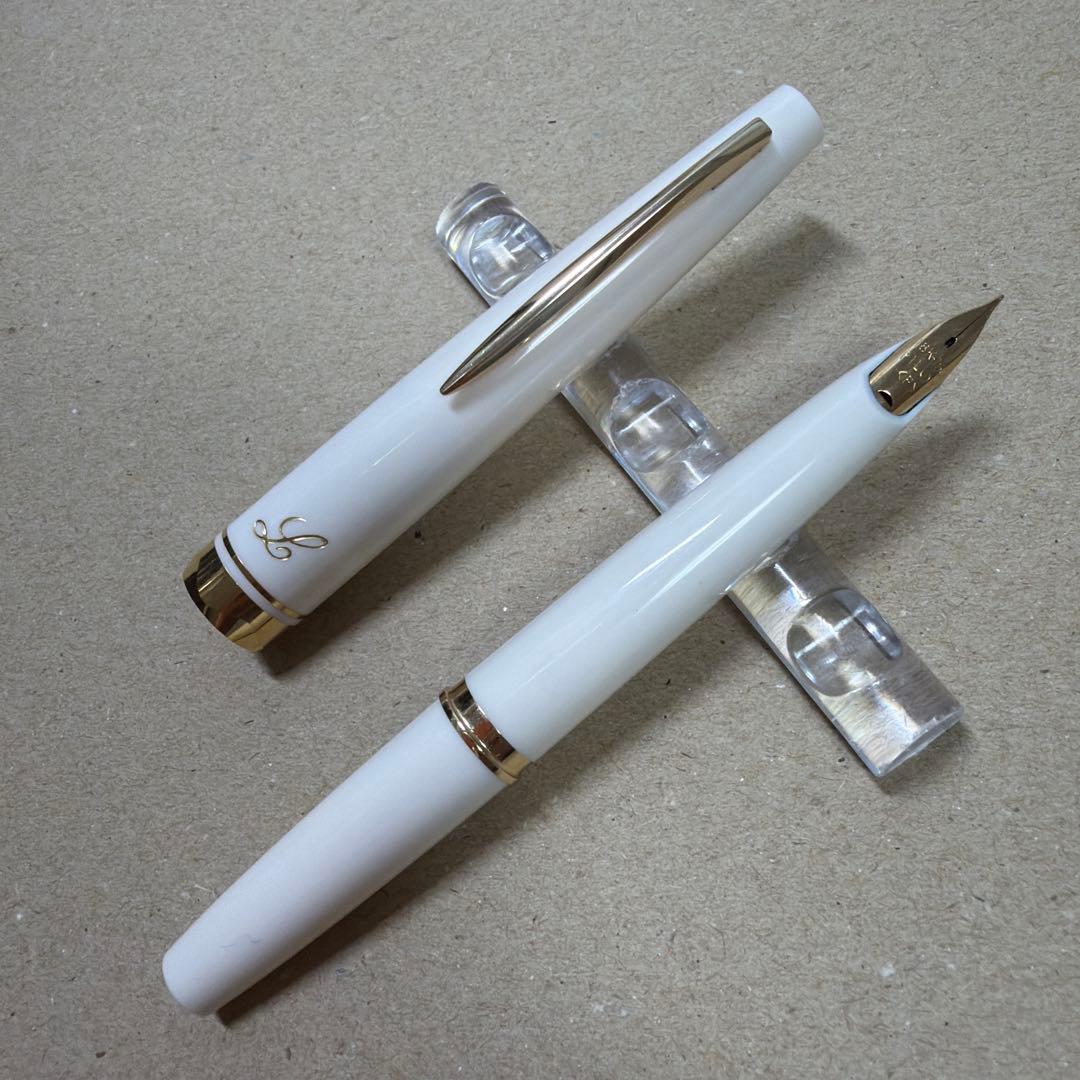廃盤 PILOT パイロット Lady レディ 万年筆 18k F ホワイト - メルカリ