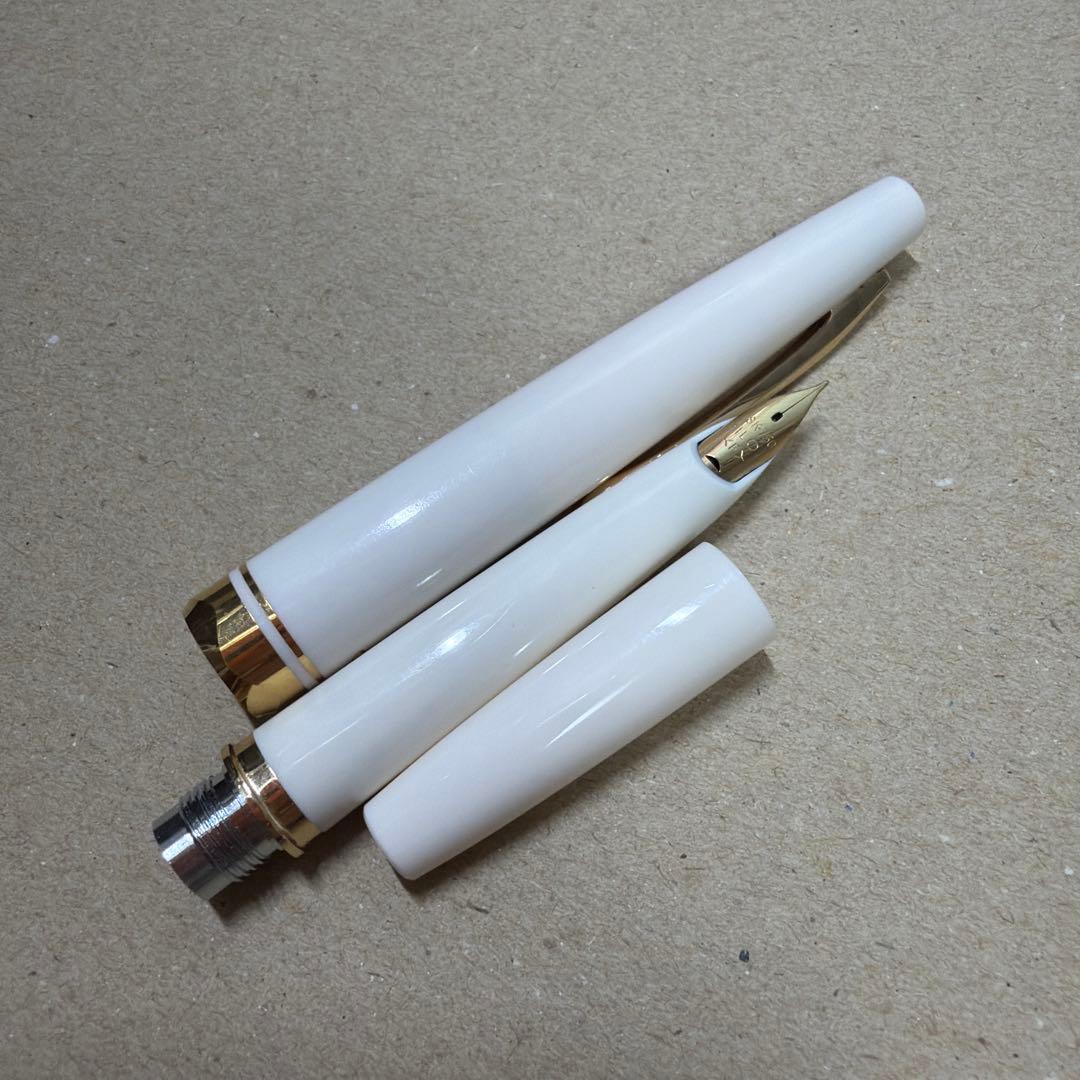 廃盤 PILOT パイロット Lady レディ 万年筆 18k F ホワイト - メルカリ