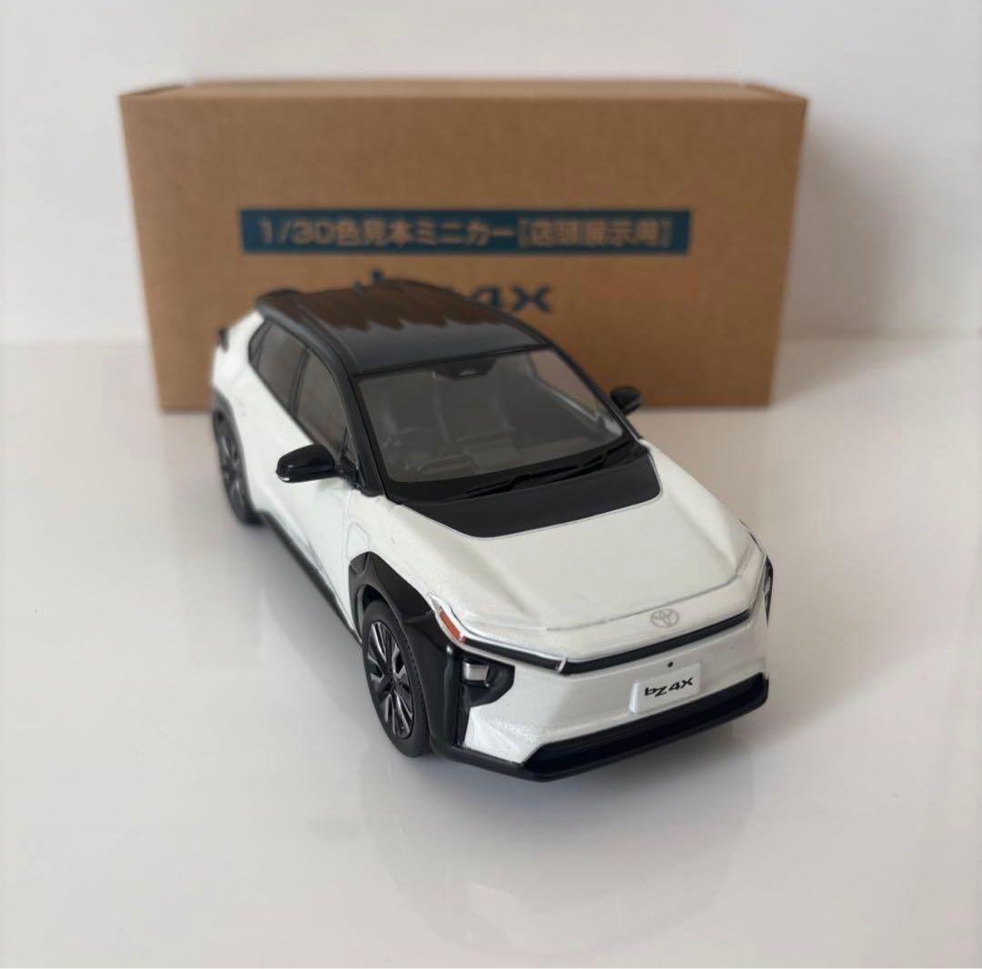 トヨタ 新型bZ4X ミニカーカラーサンプル プラチナホワイトパール