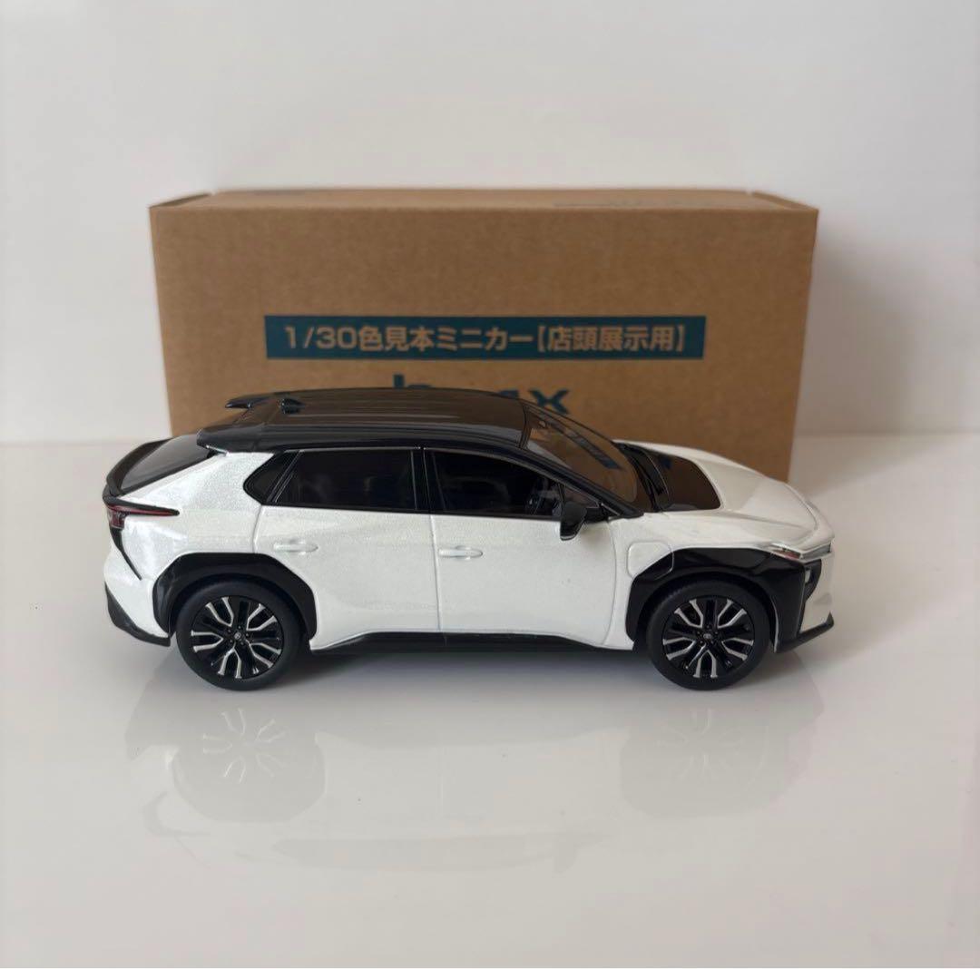 トヨタ 新型bZ4X ミニカーカラーサンプル プラチナホワイトパール