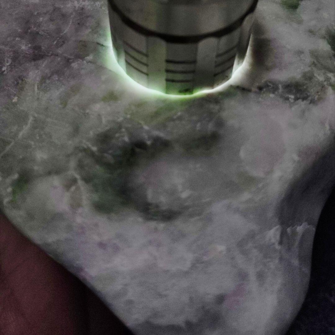 ☆翡翠原石☆糸魚川硬玉【姫川・磨き594g】