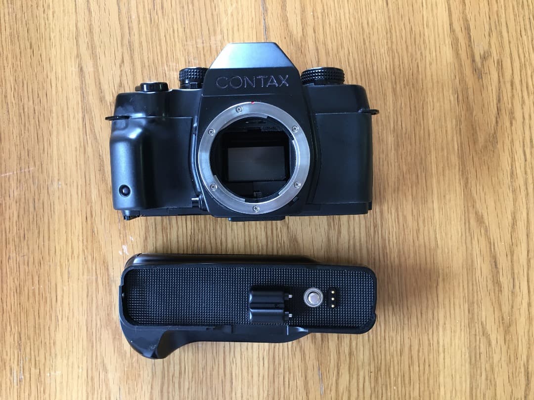 CONTAX ST フィルムカメラ 縦位置グリップ付き ファッション CONTAX ST