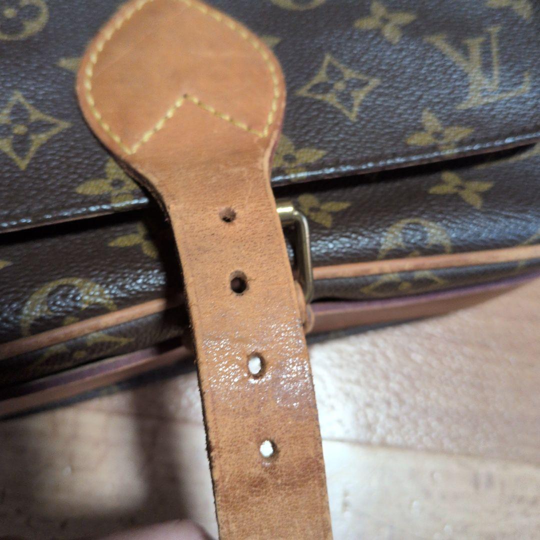 LOUISVUITTONショルダーバック