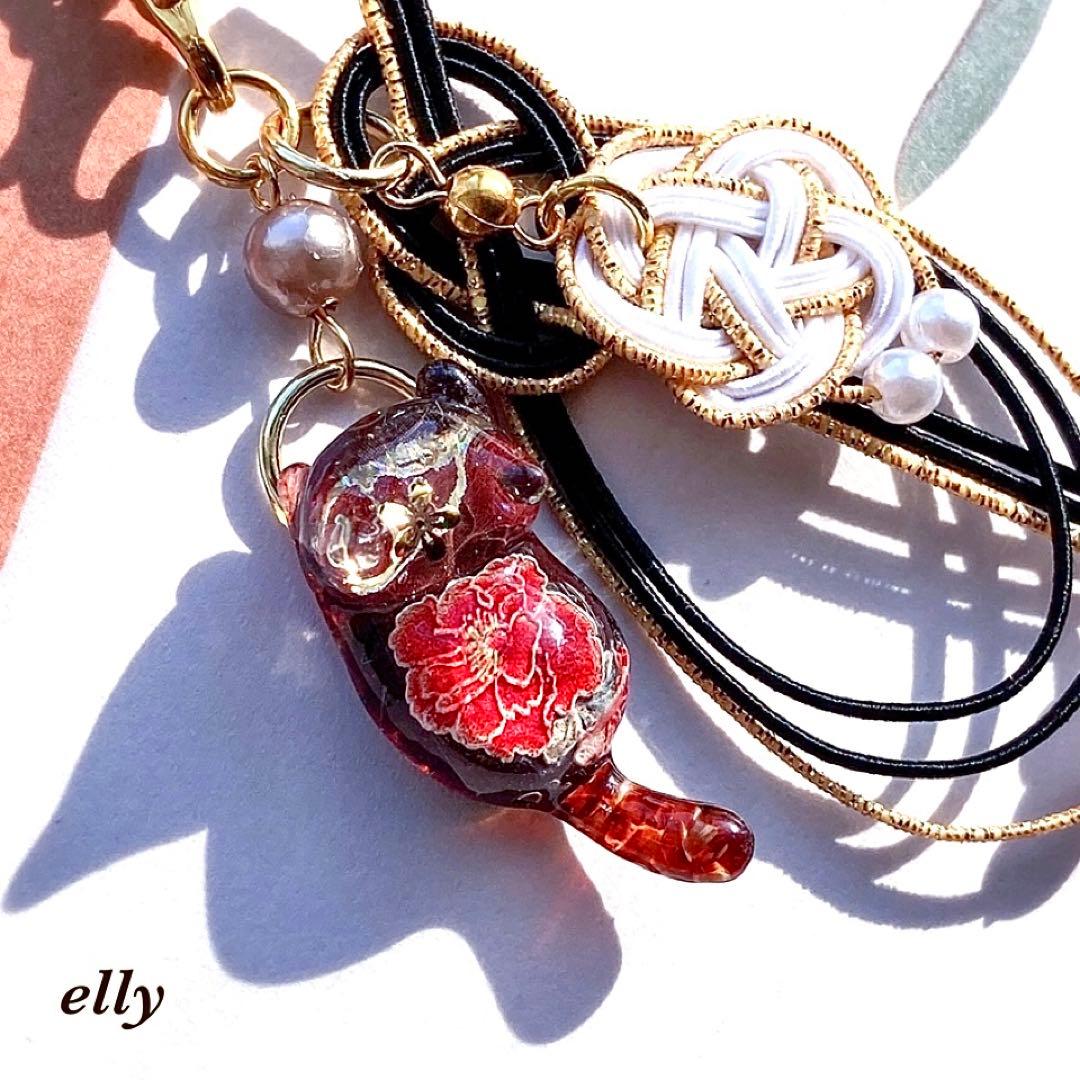 【やの様】1619.水引き　正月　天然石　牡丹　じゃれ猫　レジン　根付ストラップ