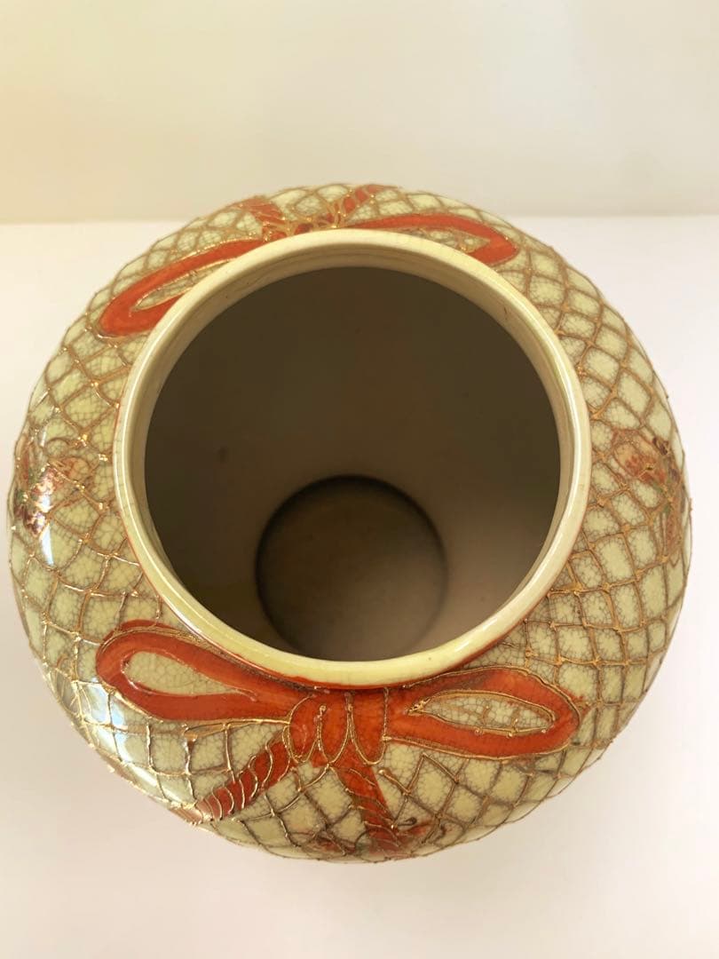 骨董 時代もの 金の網目に蝶々 花瓶 花入 古い物 古い花瓶