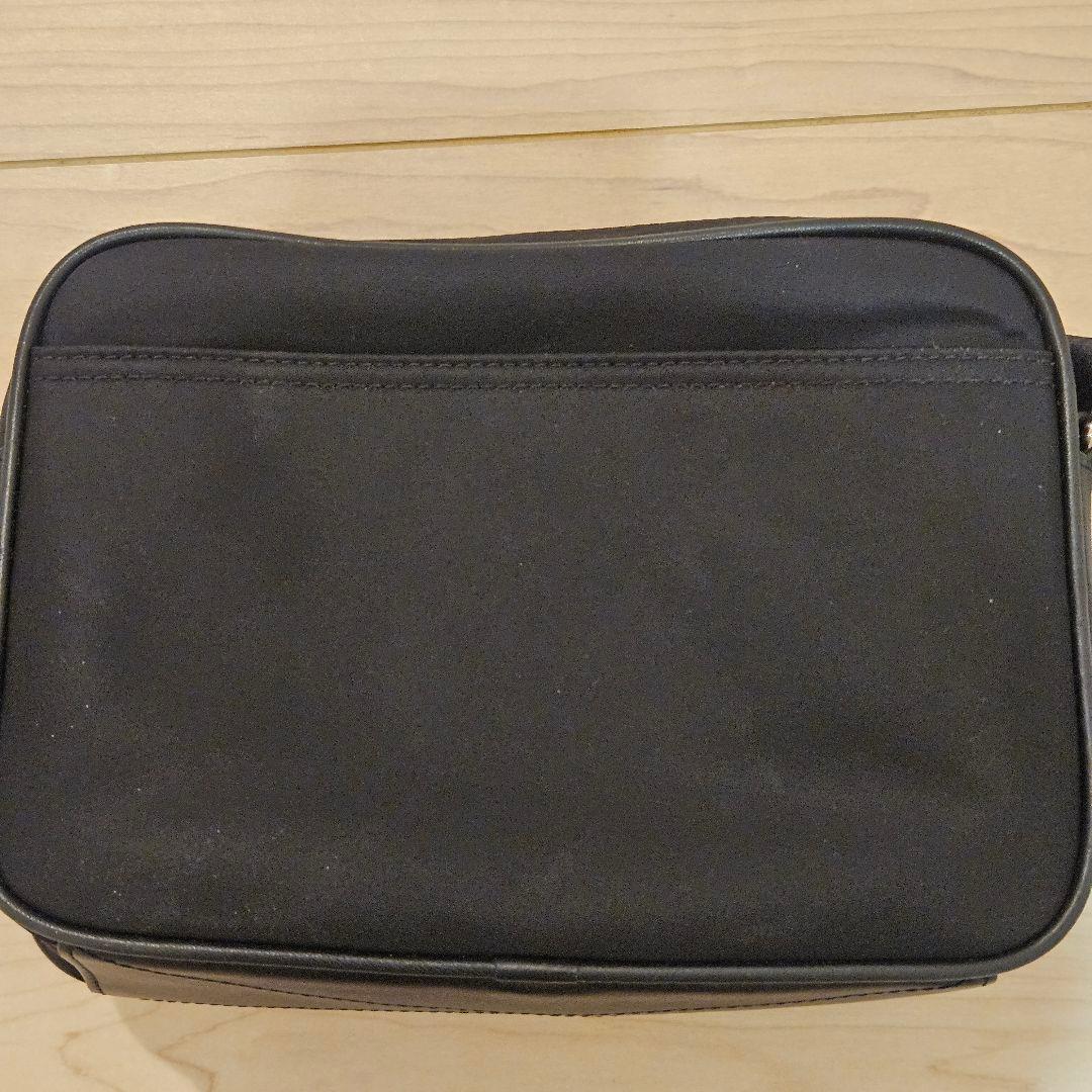 Burberry ブラック ショルダーバッグ