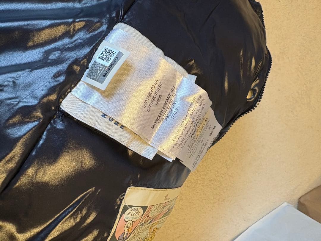 モンクレール黒いダウンコート 取り外し可能なファーフード付き