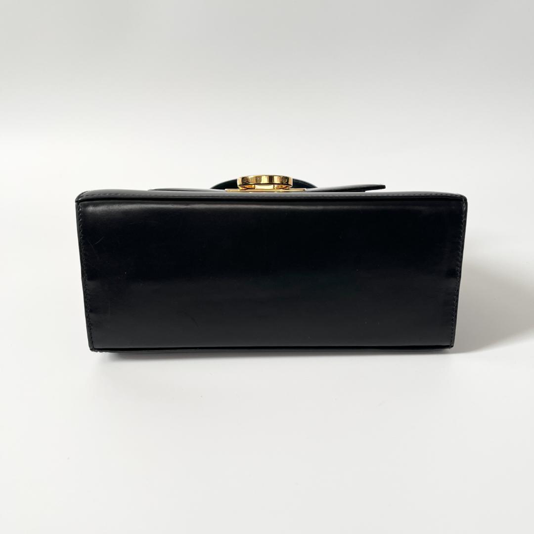 フェラガモ ガンチーニ ミニ台形 ハンドバッグ 黒 ゴールド金具 フォーマル