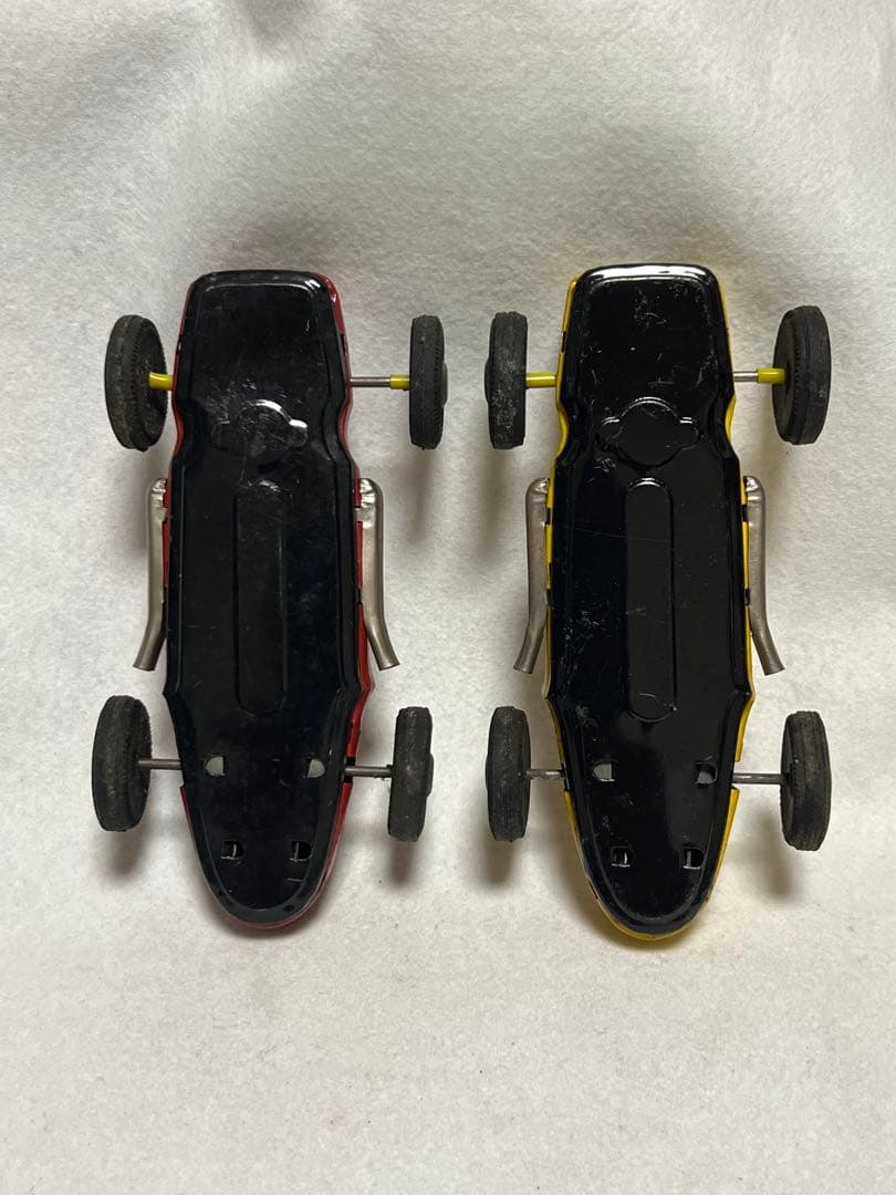 ドイツ製　ヴィンテージ1940年〜1970年　ベンツのブリキ自動車　2個セット