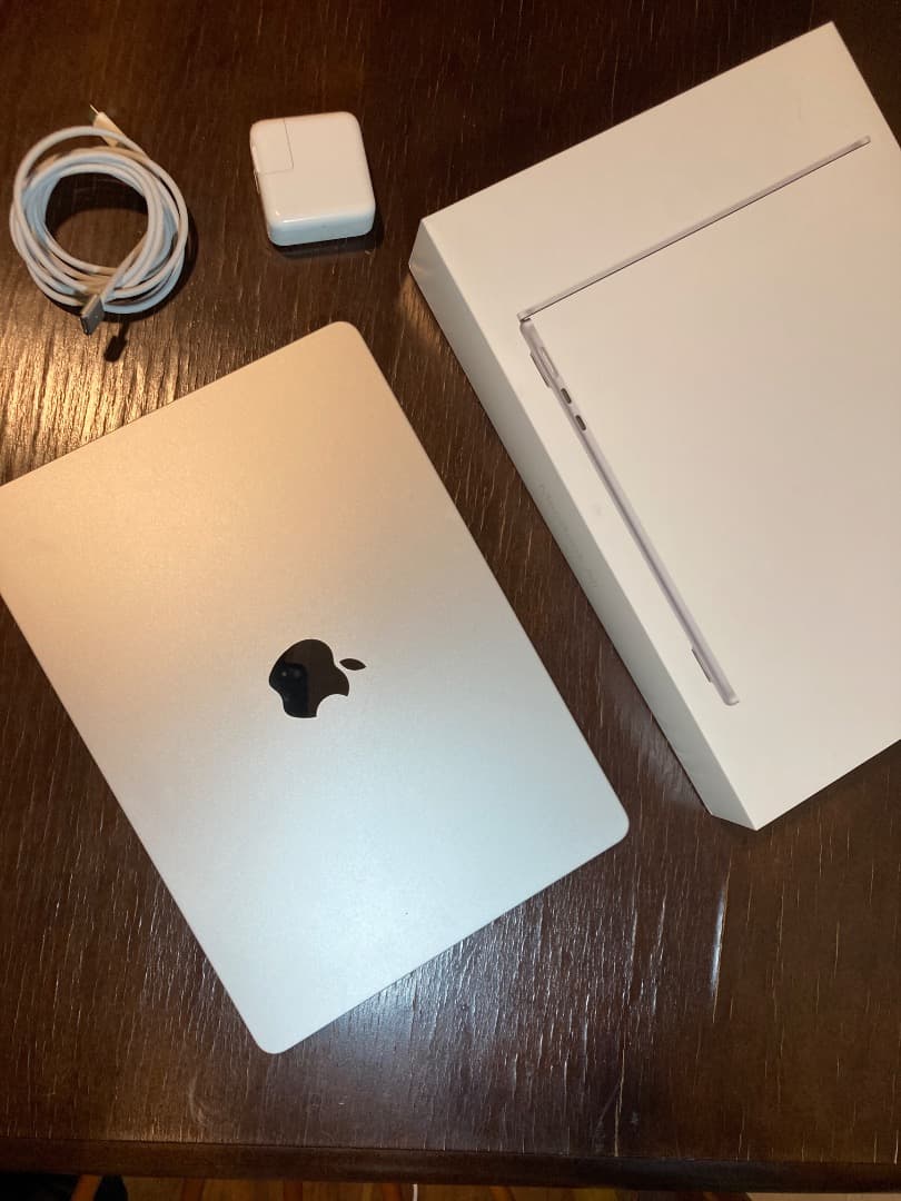 Apple MacBook M2 13.6inch 本体