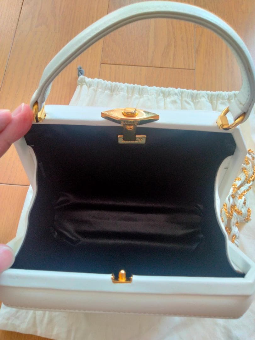 BALLY ホワイト キルティング パーティーバッグ