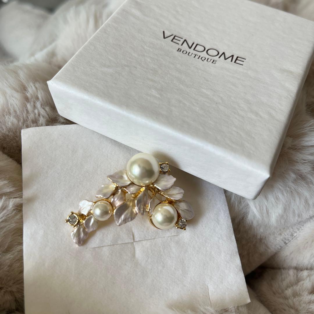 VENDOME パールとクリスタルのブローチ VBPV4007__UW_999_0_20231211161
