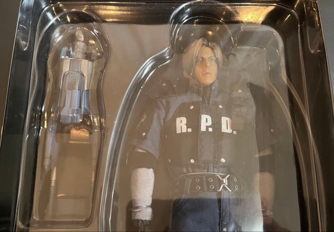 未開封】バイオハザード4 1/6スケールフィギュア レオン(RPD Ver