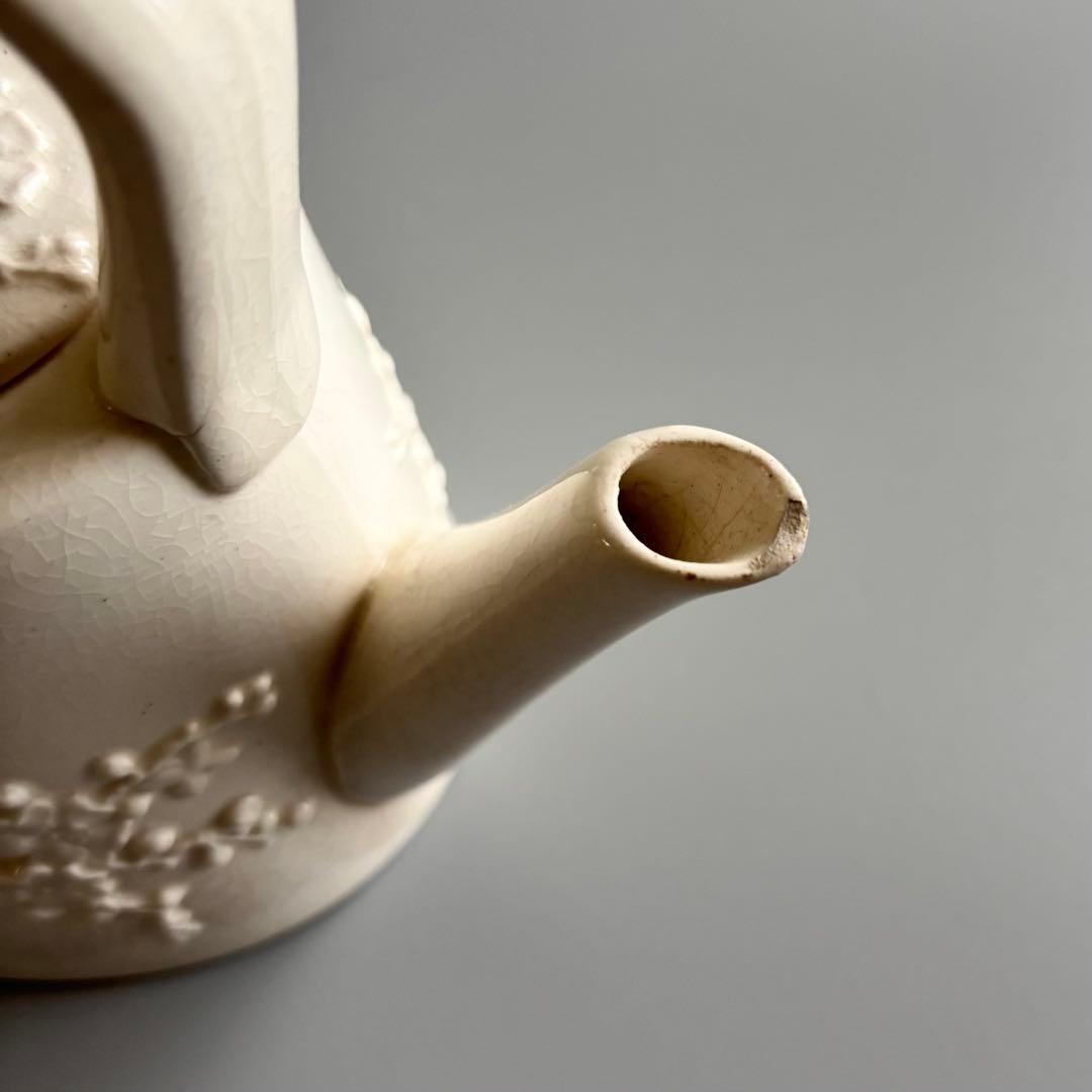 英国アンティーク 1880年代Bristol 梅の浮彫りポット⚫︎稀少品・美術品