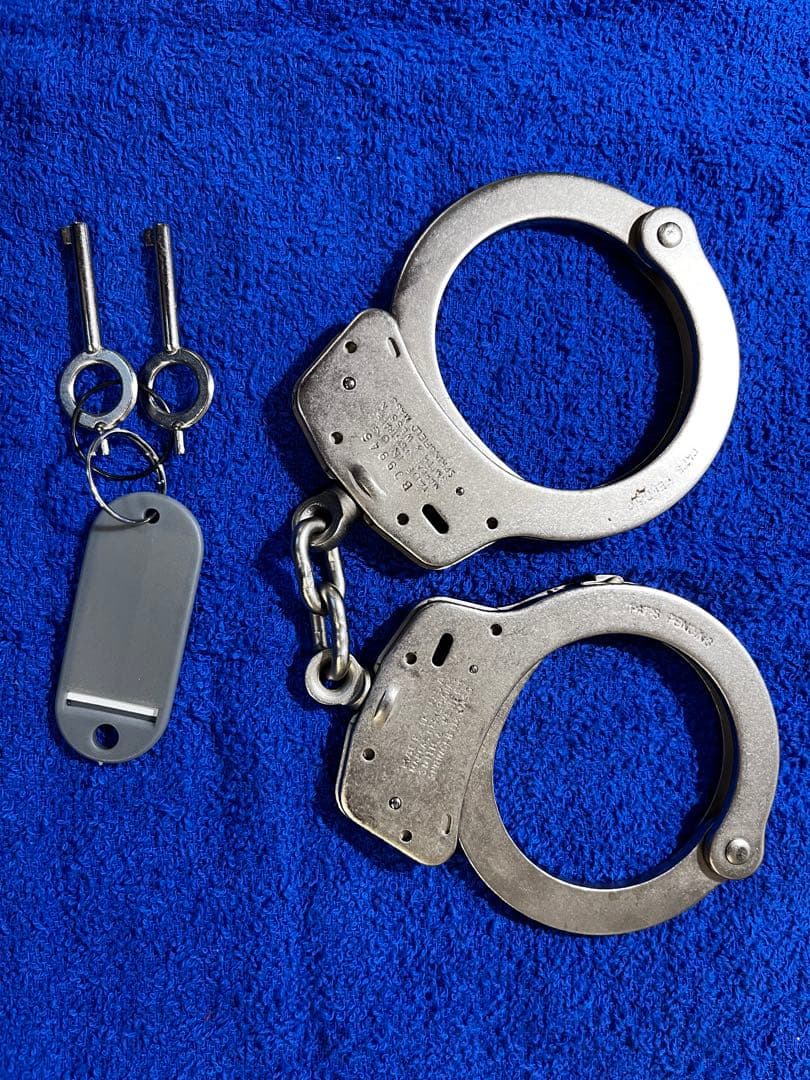 ☆ 最終値引 ☆ 米国 S＆W社 手錠 ( おそらくM 100 型 ？？ )