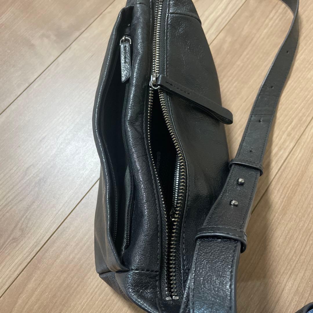 イア　パピヨネ　ear PAPILLONNER 本革　ボックスショルダーバッグ