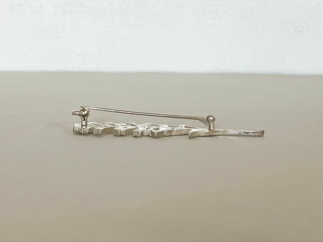 きたのまりこ 「スズナズナ」シルバーブローチ