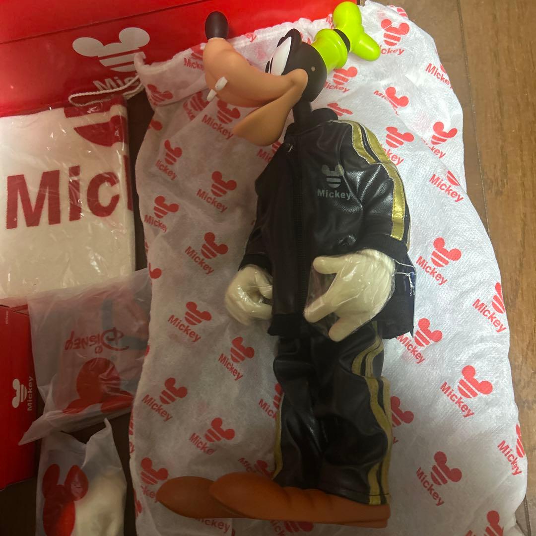 ディズニー　アディダスコラボ　フィギュア