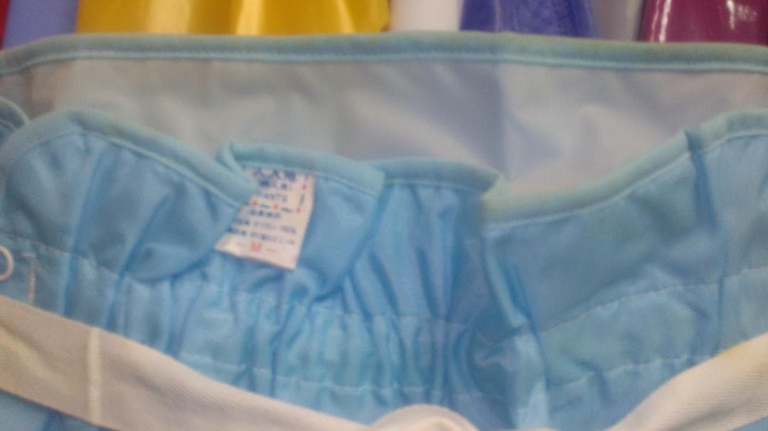 昭和レトロ.おむつカバー ナイロン ポリ塩化ビニール サックス Mサイズ