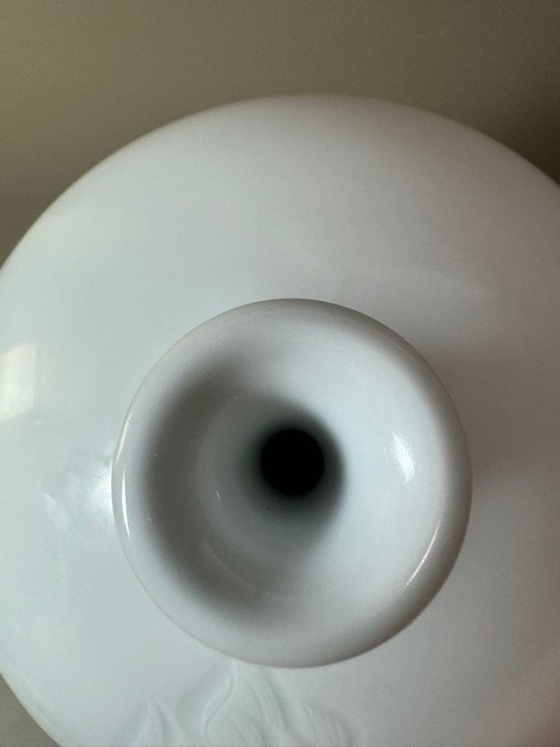 2921 松尾博之作 白磁花瓶 花文