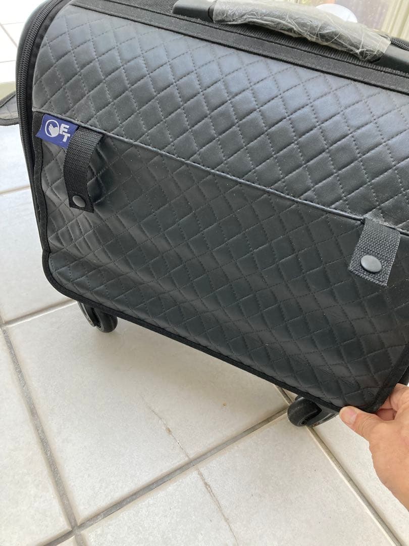 タグ付き新品 犬の黒いキルティングキャリーバッグ