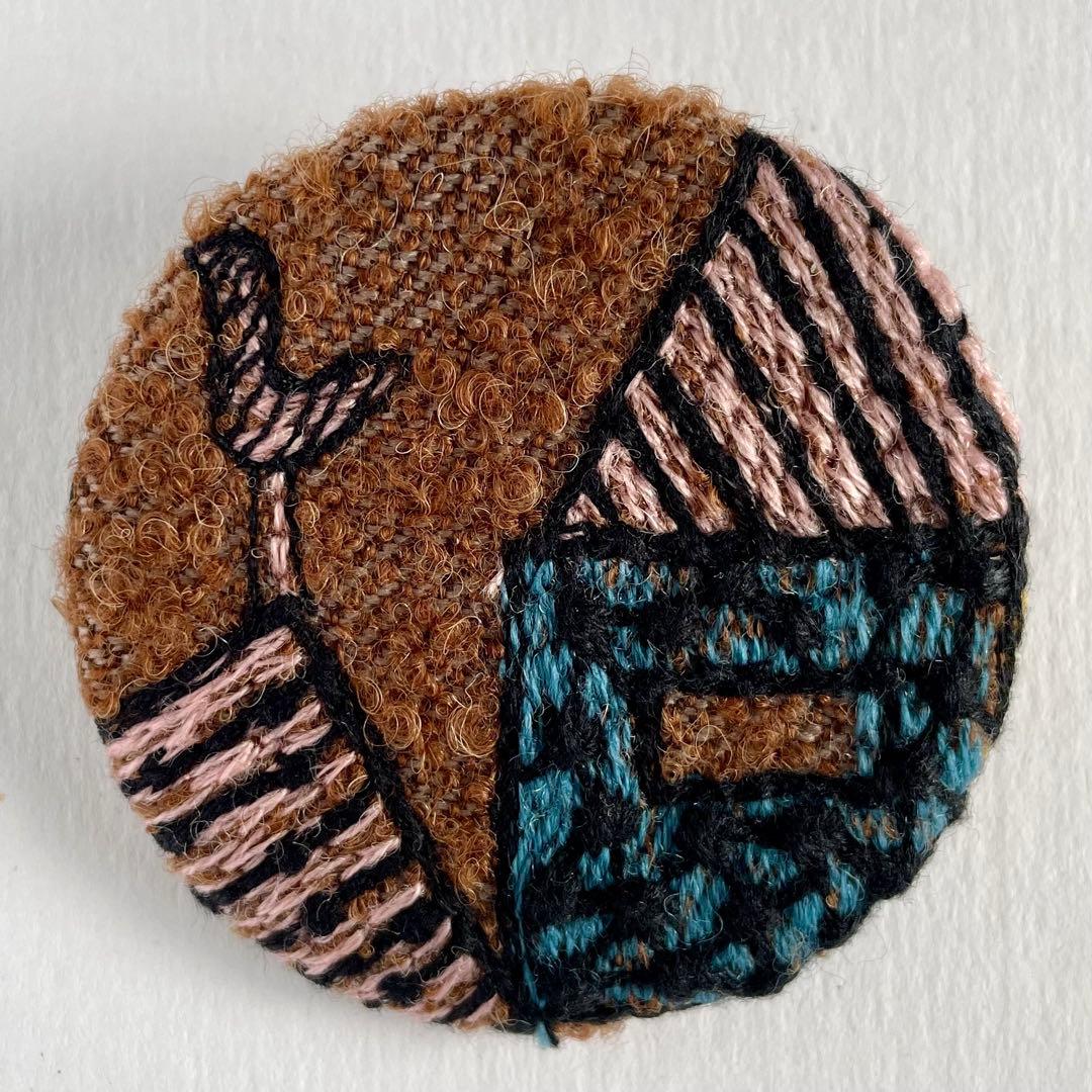 ミナペルホネン サンキューベリーバッジ village - メルカリ