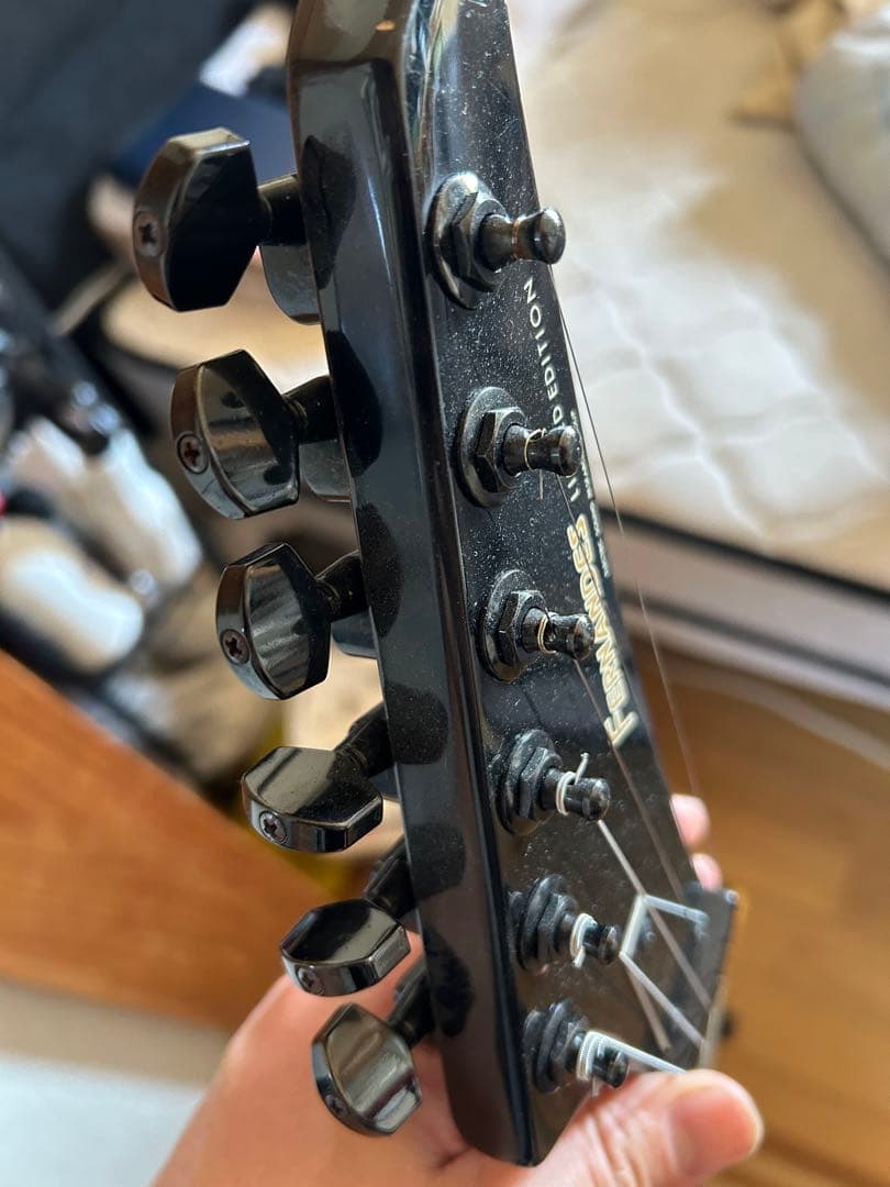 ブラック エレキギター フェルナンデス、状態良い