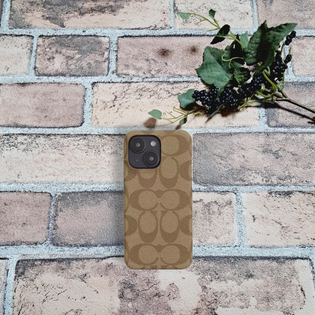 COACH iPhone15ケース シグネチャー キャンバス カーキ