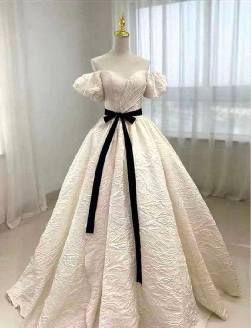 【専用】オフショルダー ウェディングドレス　オフホワイト　7号